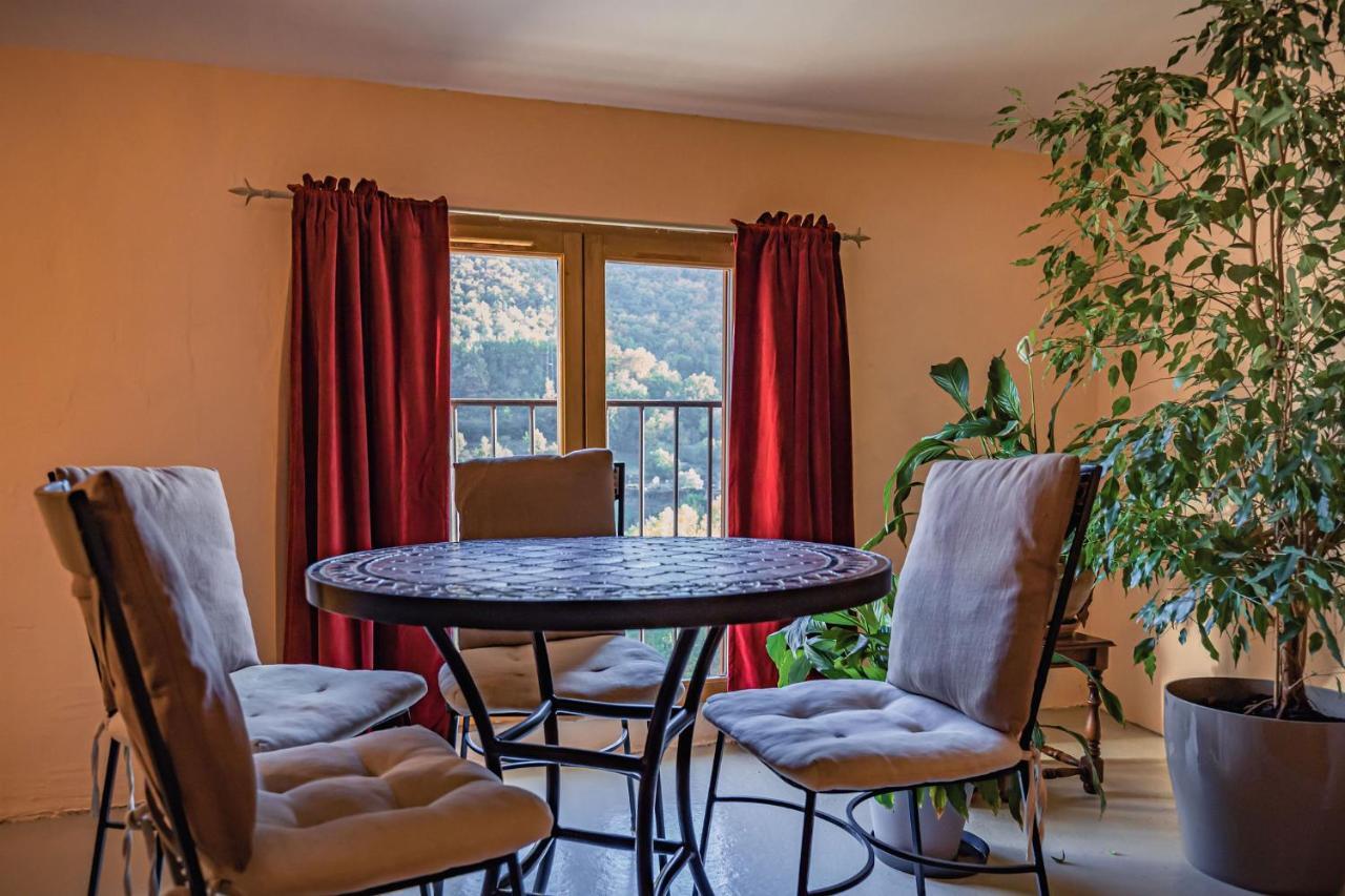 Sundrenched Relais De Poste In Serdinya Exterior foto