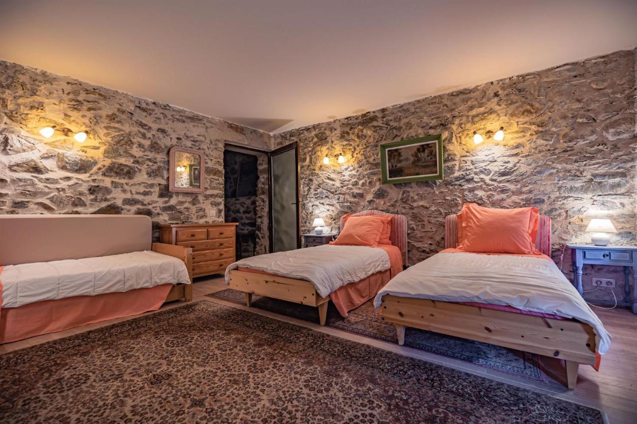 Sundrenched Relais De Poste In Serdinya Exterior foto